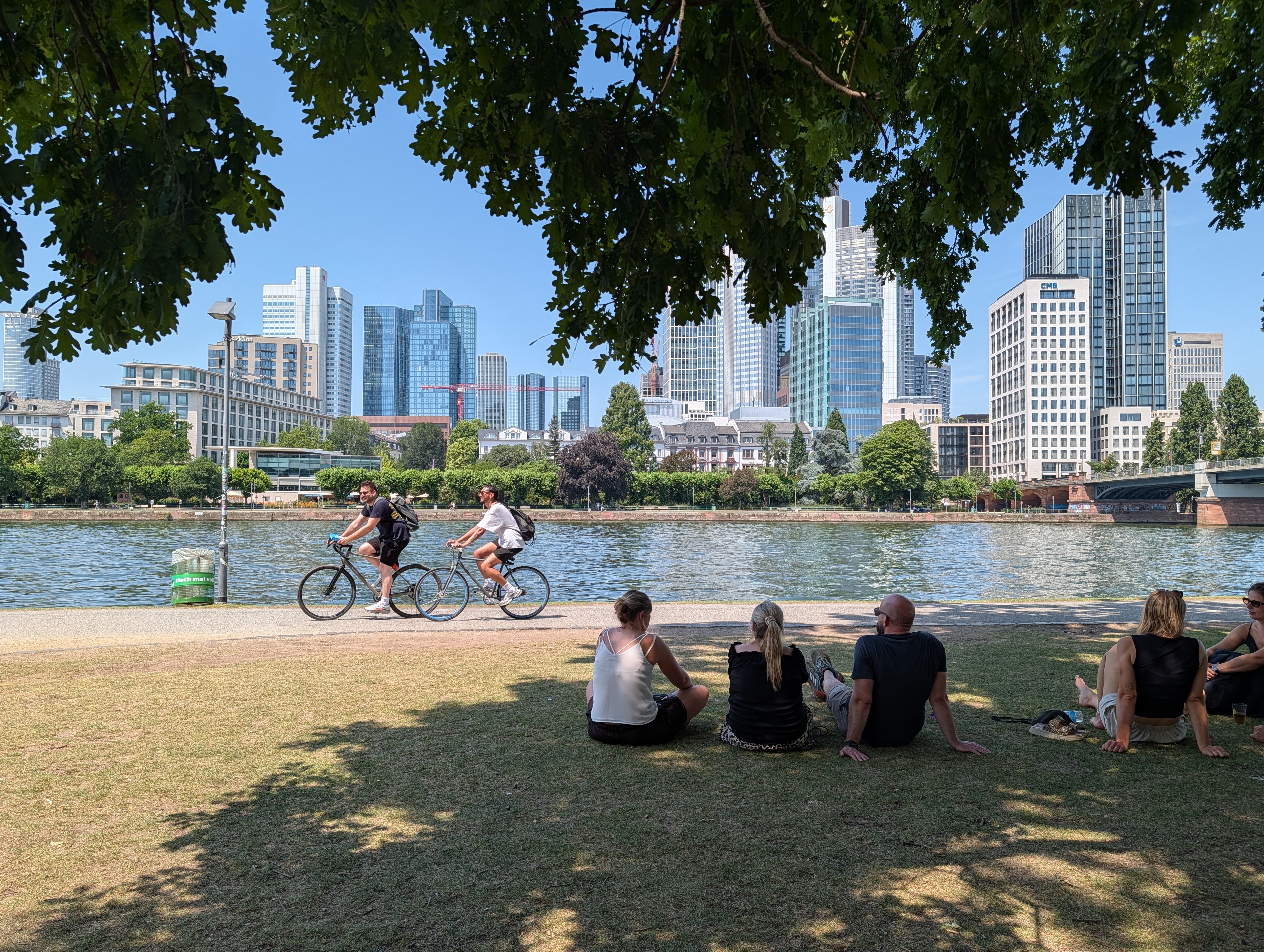 An afternoon by the Main